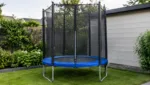 Platzsparende Gartentrampoline für kleine Gärten