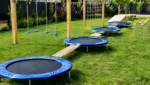 DIY-Trampolin-Parcours: Einen abwechslungsreichen Hindernislauf gestalten